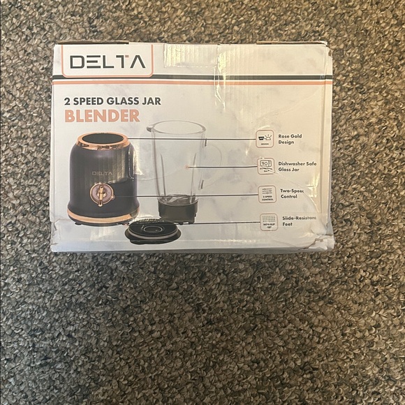 Delta Blender with Black and Gold Accents - Picture 2 of 5
